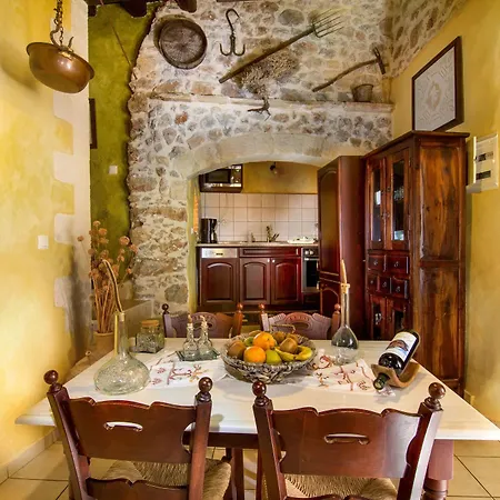 Traditional Aparthotel Samonas